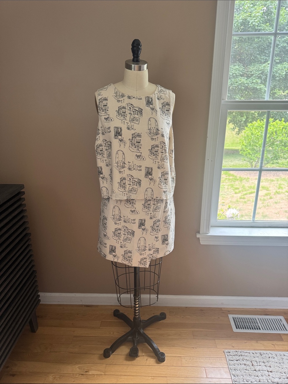 Abercrombie & Fitch 
Cream Sleeveless top Shift Dress